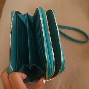 Two wallets one green and one blue .